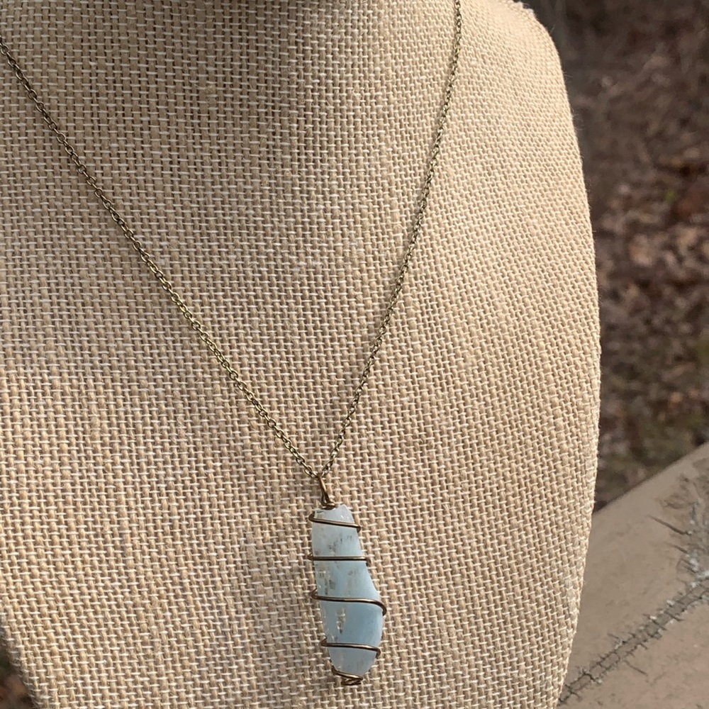 Aquamarine crystal stone necklace - Picture 3 of 4